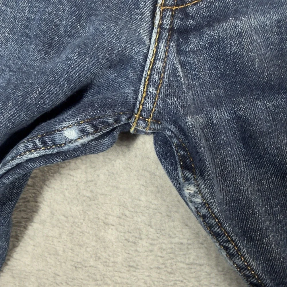 Levis good distressing